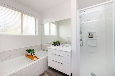 Photo of property in 17 Palliser Place, Milson, Palmerston North, 4414