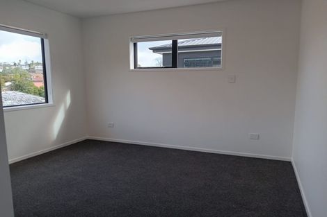 Photo of property in 216b Lake Road, Northcote, Auckland, 0627