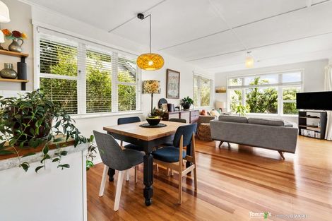 Photo of property in 11 Wrights Hill Road, Karori, Wellington, 6012