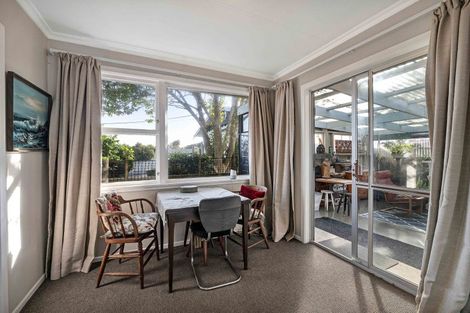 Photo of property in 8 Omata Road, Westown, New Plymouth, 4310