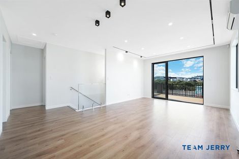 Photo of property in 20 Kuaha Road, Massey, Auckland, 0614