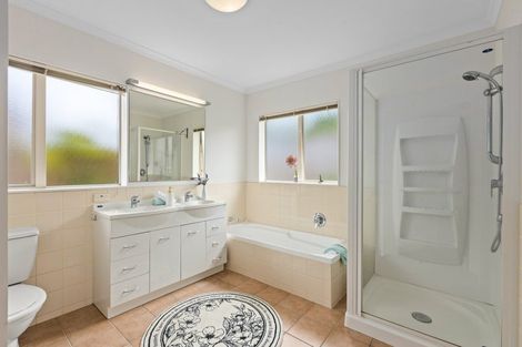 Photo of property in 106 Lakeside Drive, Orewa, 0931