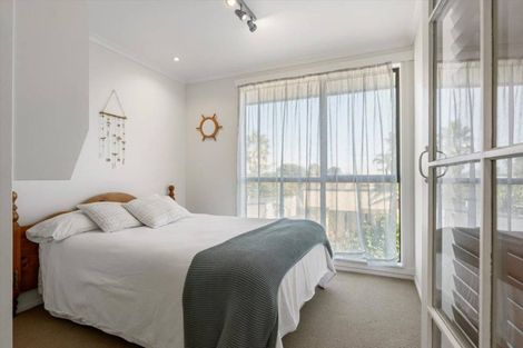 Photo of property in 988 Papamoa Beach Road, Papamoa Beach, Papamoa, 3118