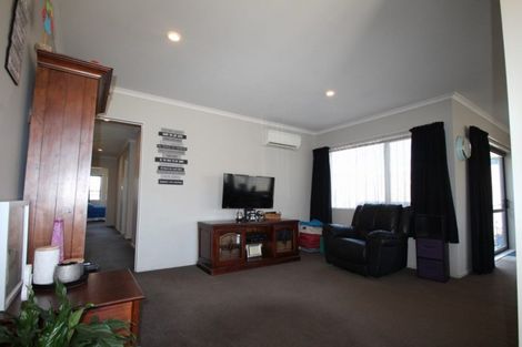 Photo of property in 11 Montague Grove, Stratford, 4332