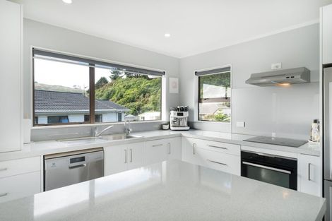 Photo of property in 60 Woodman Drive, Tawa, Wellington, 5028