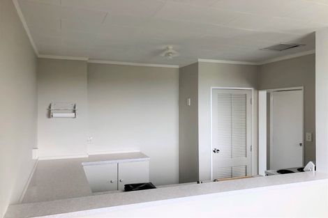 Photo of property in 47f2 Edgecombe Street, Newlands, Wellington, 6037