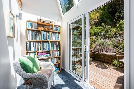 Photo of property in 21 Ferry Road, Days Bay, Lower Hutt, 5013