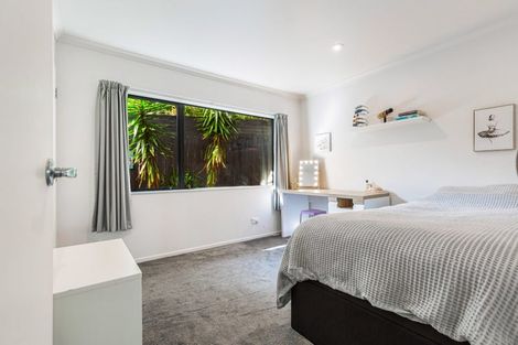 Photo of property in 33 Taipari Road, Te Atatu Peninsula, Auckland, 0610