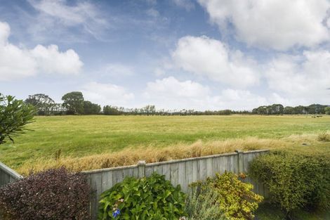 Photo of property in 15 Lorenzo Place, Kelvin Grove, Palmerston North, 4414