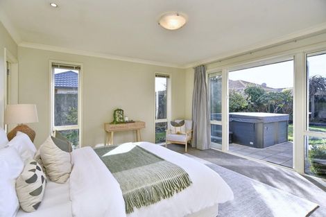 Photo of property in 8 Ross Place, Northwood, Christchurch, 8051