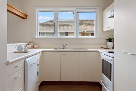 Photo of property in 180 Avonhead Road, Avonhead, Christchurch, 8042