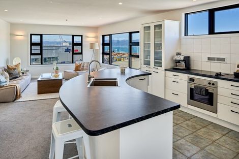 Photo of property in Endeavour Apartments, 125u1 Thorndon Quay, Pipitea, Wellington, 6011