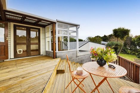 Photo of property in 27 Bonithon Avenue, Moturoa, New Plymouth, 4310