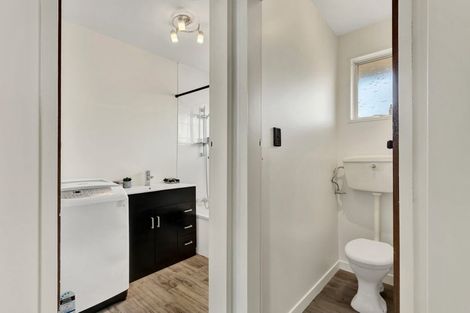 Photo of property in 2/52 Mortlake Street, Islington, Christchurch, 8042