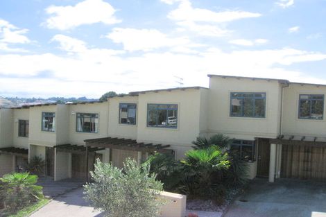 Photo of property in 4/12 Pannill Place, Oteha, Auckland, 0632