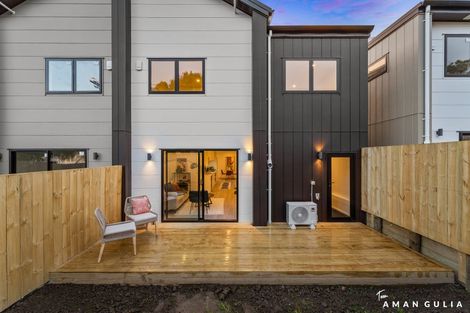 Photo of property in 26-28 Pomaria Road, Henderson, Auckland, 0610