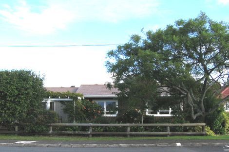Photo of property in 6 Gloria Avenue, Te Atatu Peninsula, Auckland, 0610