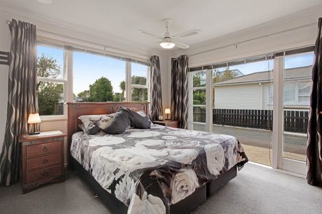 Photo of property in 84 Matipo Road, Te Atatu Peninsula, Auckland, 0610