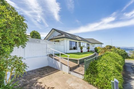 Photo of property in 15 Whitu Street, Khandallah, Wellington, 6035