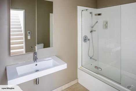 Photo of property in 51 Tiketike Way, Brooklyn, Wellington, 6021