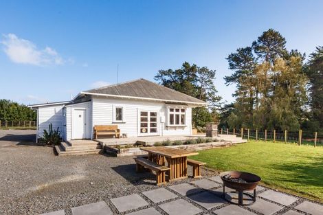 Photo of property in 8 Knorp Street, Halcombe, Feilding, 4779