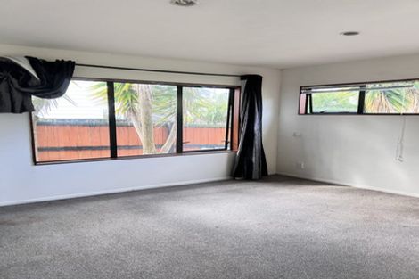 Photo of property in 7 Loughanure Place, Massey, Auckland, 0614