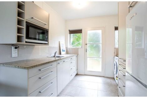 Photo of property in 2/20 Hinau Street, New Lynn, Auckland, 0600