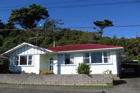 Photo of property in 6 Beverley Grove, Paparangi, Wellington, 6037
