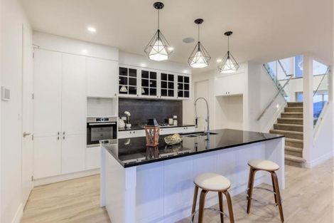 Photo of property in 10 Ian Gordon Lane, Orewa, 0931