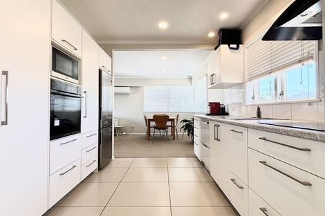 Photo of property in 31 School Road, Te Atatu South, Auckland, 0610