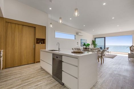 Photo of property in 8a Crispe Road, Clarks Beach, 2122
