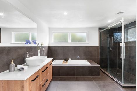 Photo of property in 52a Memorial Avenue, Ilam, Christchurch, 8053