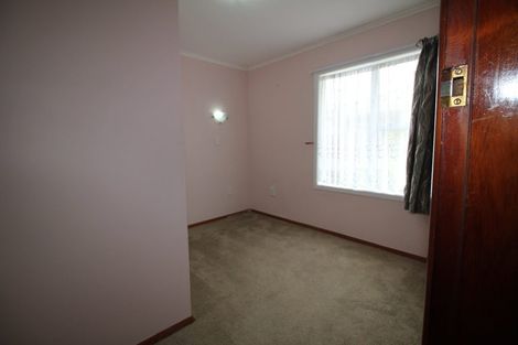 Photo of property in 13 Warrington Grove, Newlands, Wellington, 6037
