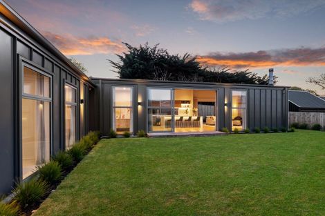 Photo of property in 13 Barnfields Close, Halswell, Christchurch, 8025