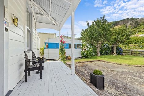 Photo of property in 10 North Street, Mokau, 4376