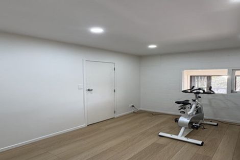 Photo of property in 1/307 East Coast Road, Mairangi Bay, Auckland, 0630