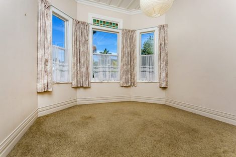 Photo of property in 120 Eskdale Road, Birkdale, Auckland, 0626