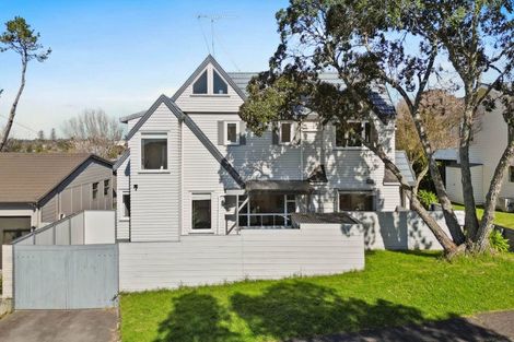Photo of property in 19 Beach Road, Mellons Bay, Auckland, 2014