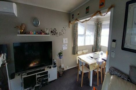 Photo of property in 20 Segedin Place, Glenfield, Auckland, 0629