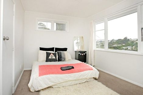 Photo of property in 104 Ruskin Road, Newlands, Wellington, 6037