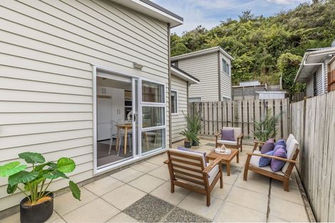 Photo of property in 16a Lincoln Avenue, Tawa, Wellington, 5028