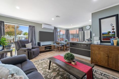 Photo of property in 2 Magenta Place, Broomfield, Christchurch, 8042