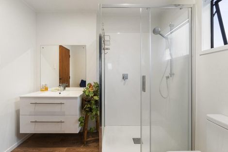 Photo of property in 4 Glenbury Place, Massey, Auckland, 0614