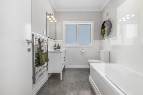 Photo of property in 1068 Queen Street East, Levin, 5510