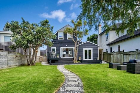 Photo of property in 147 Marine Parade, Eastbourne, Lower Hutt, 5013