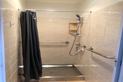 Photo of property in 2 Kervil Avenue, Te Atatu Peninsula, Auckland, 0610