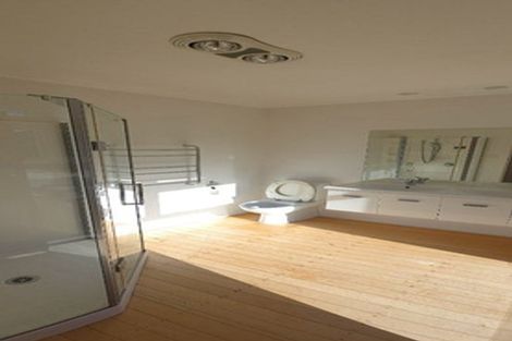 Photo of property in 5 Paulange Place, Pakuranga Heights, Auckland, 2010