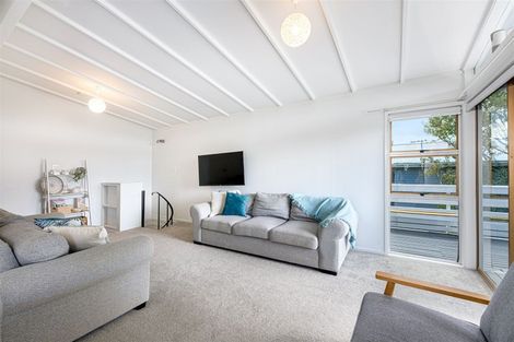Photo of property in 100 Awaroa Road, Sunnyvale, Auckland, 0612