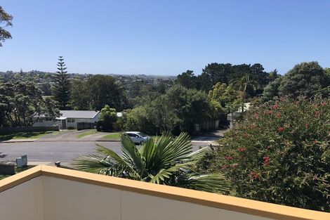 Photo of property in 1/10 Holt Avenue, Torbay, Auckland, 0630