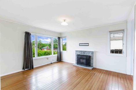 Photo of property in 18 Vodanovich Road, Te Atatu South, Auckland, 0610